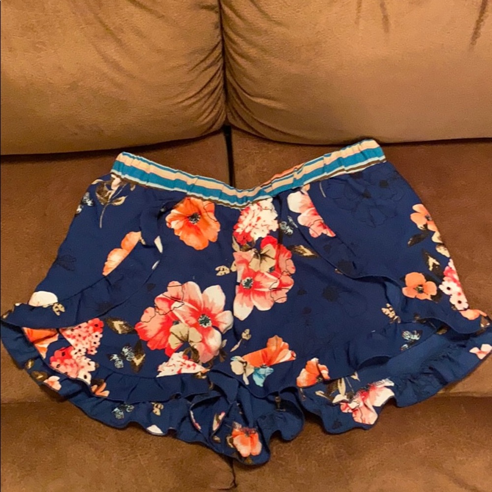 Ruffle shorts